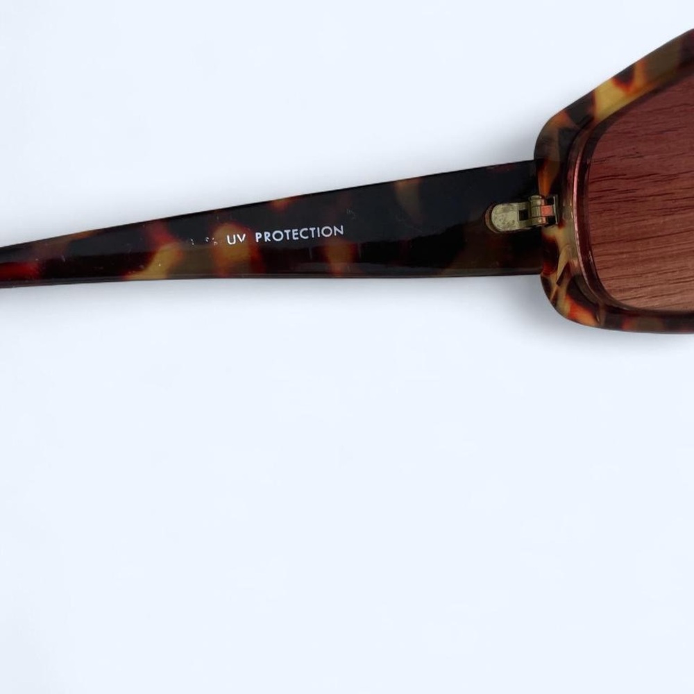 Brown Tortoise Women's Sunglasses
Size M/L - Picture 6 of 7